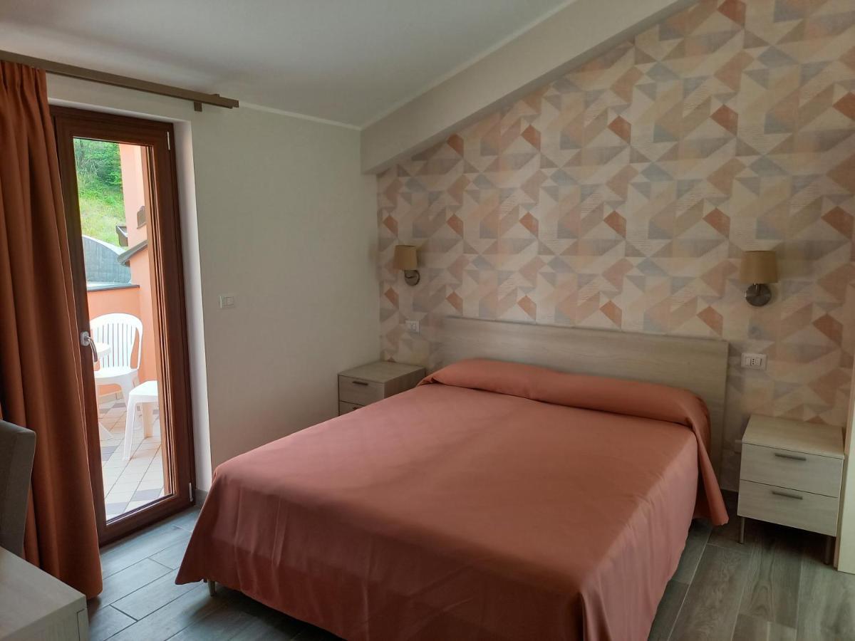 Hotel Ristorante Villa Terry Lauria Inferiore Bilik gambar